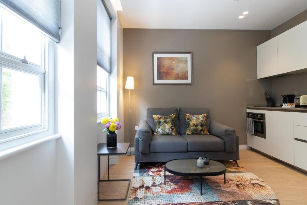 Wells Court By Aeria Apartments 런던 외부 사진